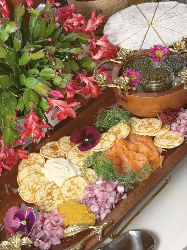 Smoked salmon, blini & caviar service