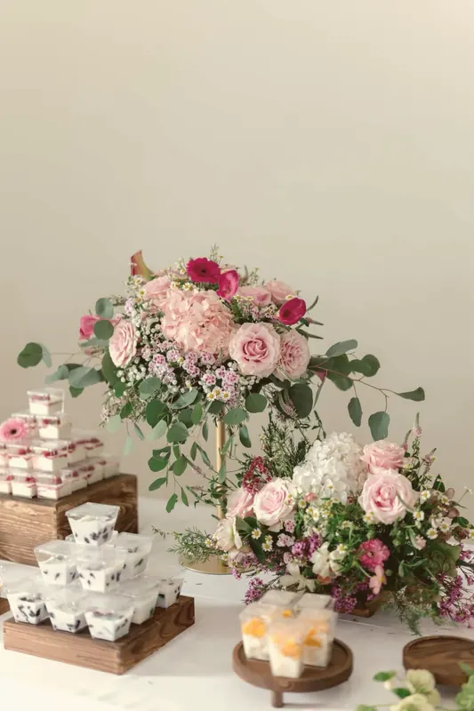 Blush roses & hydrangea on a gold stand